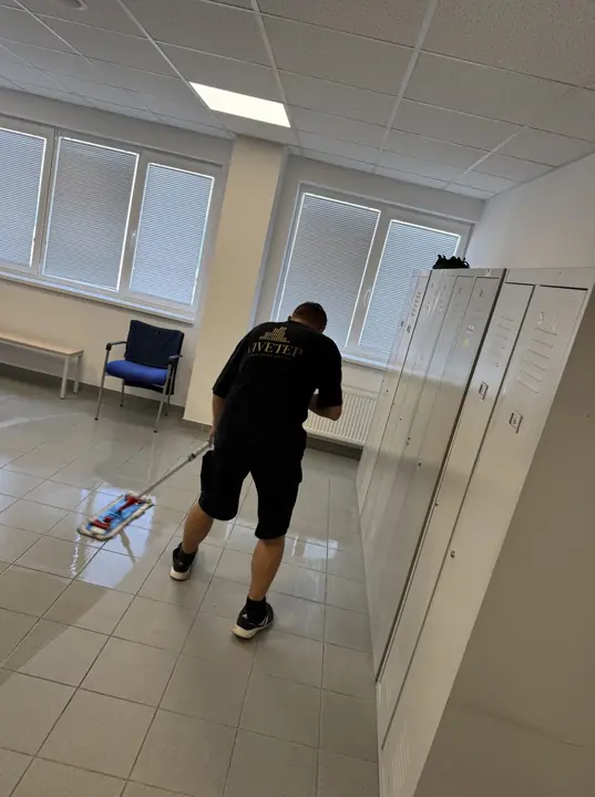 Zmývanie tvrdej podlahy